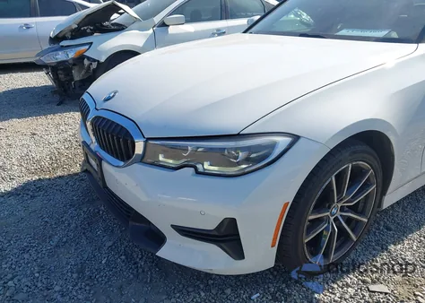 2021 BMW 330I xDrive z USA, uszkodzony, nr VIN 3MW5R7J0XM8B47891